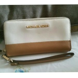 Micheal Kors wallet/wristlet